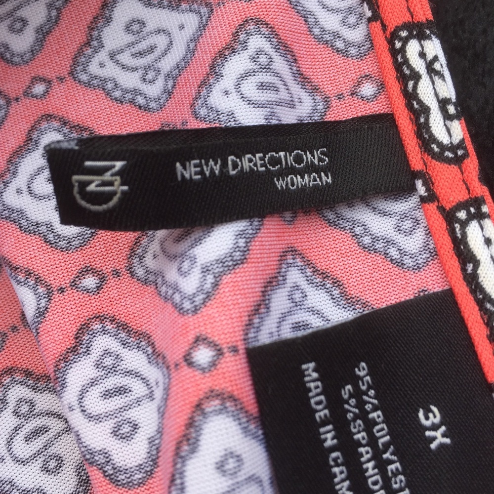 New Directions Abstract Design Tunic Blouse - Picture 8 of 11